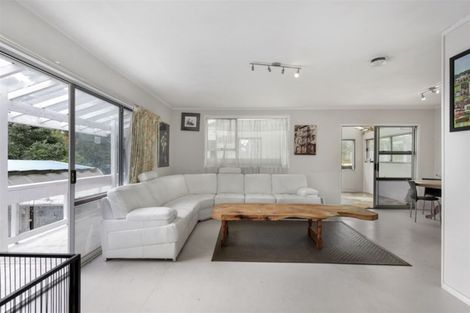 Photo of property in 28 St Catherine Crescent, West Harbour, Auckland, 0618