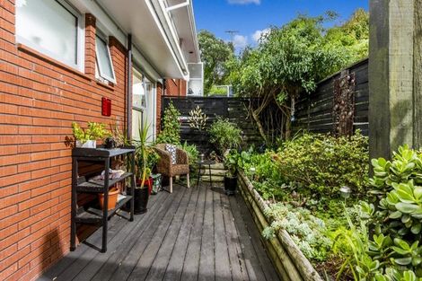 Photo of property in 2/8 Phillipa Place, Browns Bay, Auckland, 0630