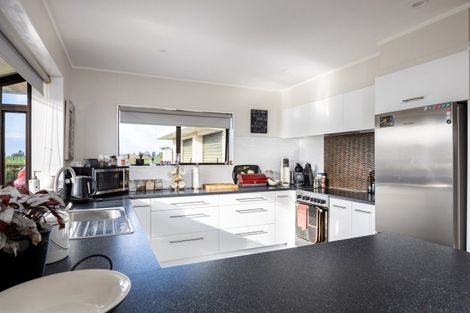 Photo of property in 32 Airport Drive, Bell Block, New Plymouth, 4373