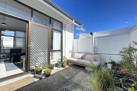 Photo of property in 69 Endeavour Street, Lyall Bay, Wellington, 6022