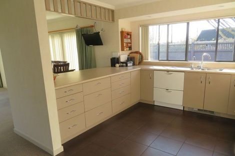 Photo of property in 12 Mana Place, Awapuni, Palmerston North, 4412
