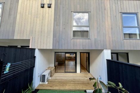 Photo of property in 10/506 Glenfield Road, Bayview, Auckland, 0629