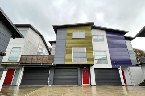 Photo of property in 5/61 Black Rock Road, Newlands, Wellington, 6037