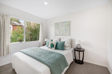 Photo of property in 12 Mandeville Place, Unsworth Heights, Auckland, 0632
