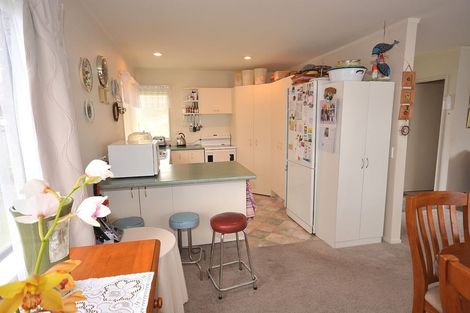 Photo of property in 125 Queens Road, Waikanae Beach, Waikanae, 5036