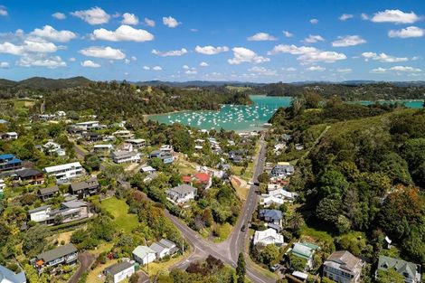 Photo of property in 9 Robertson Street, Russell, 0202