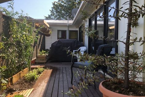 Photo of property in 29 Deverell Place, Northcross, Auckland, 0632