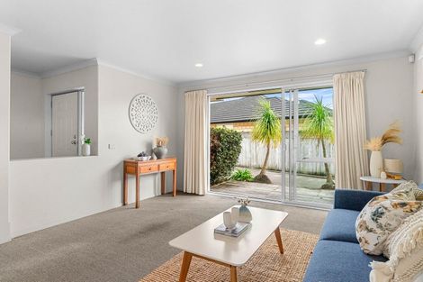 Photo of property in 11 Miami Place, One Tree Point, 0118