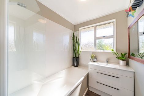 Photo of property in 172 Holborn Drive, Stokes Valley, Lower Hutt, 5019