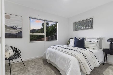 Photo of property in 2/20 Rambler Crescent, Beach Haven, Auckland, 0626
