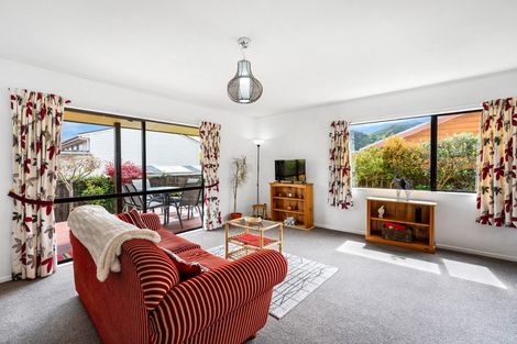 Photo of property in 5a Glenbrook Grove, Naenae, Lower Hutt, 5011