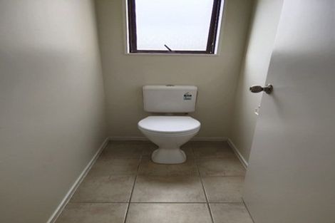 Photo of property in 25 Spalding Rise, Golflands, Auckland, 2013