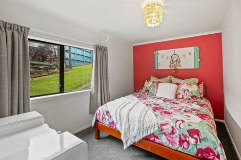 Photo of property in 10 Kaitake Place, Oakura, 4314