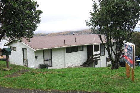 Photo of property in 2 Fitzpatrick Street, Newlands, Wellington, 6037