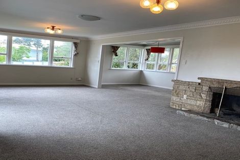 Photo of property in 27 Royal View Road, Te Atatu South, Auckland, 0610