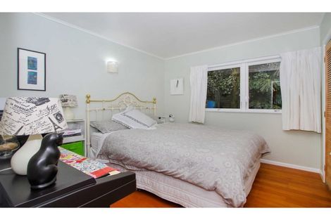 Photo of property in 28 Kauri Road, Birkenhead, Auckland, 0626