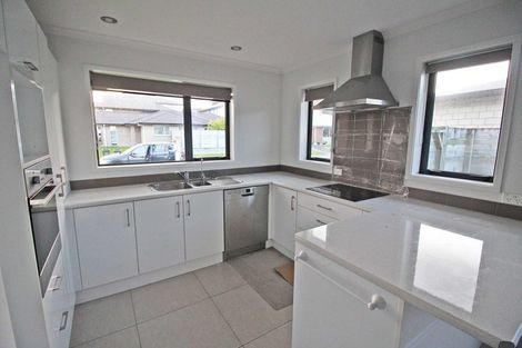 Photo of property in 18 Shrule Place, Huntington, Hamilton, 3210