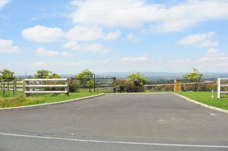 Photo of property in 417 Old North Road, Kumeu, 0892