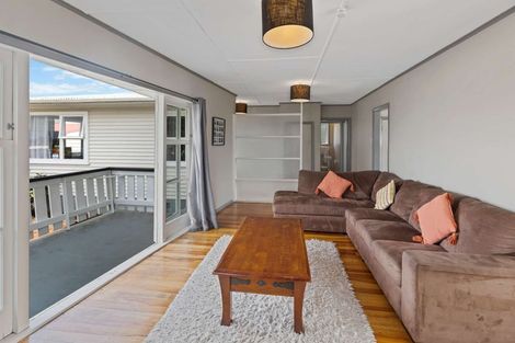 Photo of property in 3 Glenn Street, Castlecliff, Whanganui, 4501