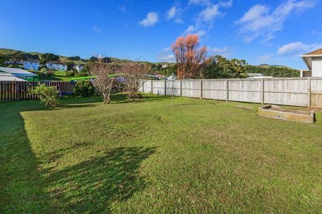 Photo of property in 11 D'urville Street, Cannons Creek, Porirua, 5024