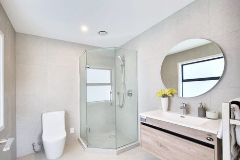 Photo of property in 952b East Coast Road, Northcross, Auckland, 0632