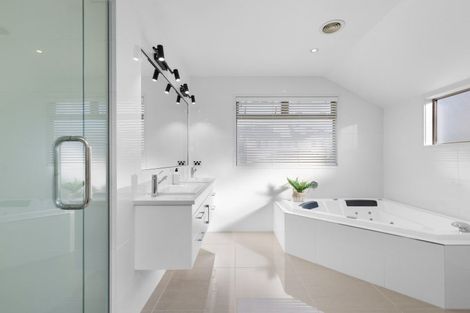 Photo of property in 21 Dalethorpe Avenue, Fairfield, Hamilton, 3214