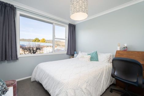 Photo of property in 2 Fitzwilliam Terrace, Tawa, Wellington, 5028