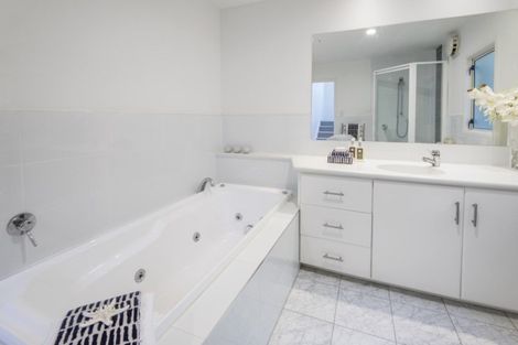Photo of property in 2/13 Prospect Terrace, Milford, Auckland, 0620