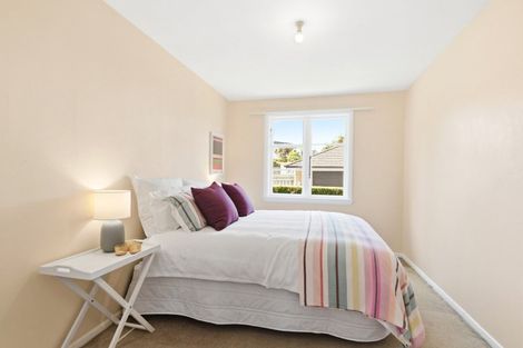 Photo of property in 12 Bracken Road, Newlands, Wellington, 6037