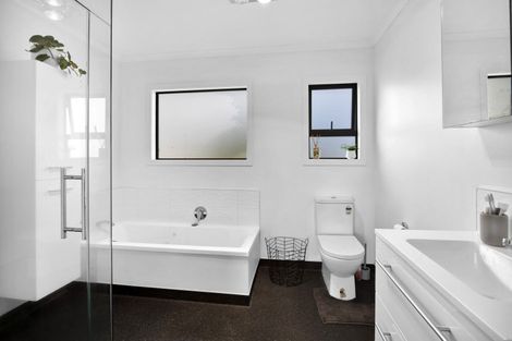 Photo of property in 35 Collins Street, Hawera, 4610