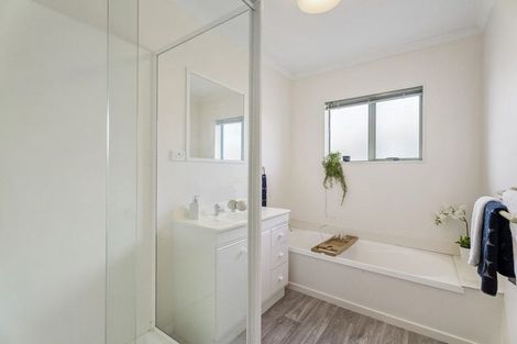 Photo of property in 1/919 Whangaparaoa Road, Manly, Whangaparaoa, 0930
