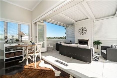 Photo of property in 1/41 Seaview Avenue, Northcote, Auckland, 0627