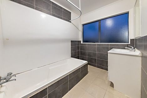 Photo of property in 28 Barneys Farm Road, Clendon Park, Auckland, 2103