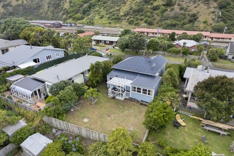 Photo of property in 11 Tilley Road, Paekakariki, 5034