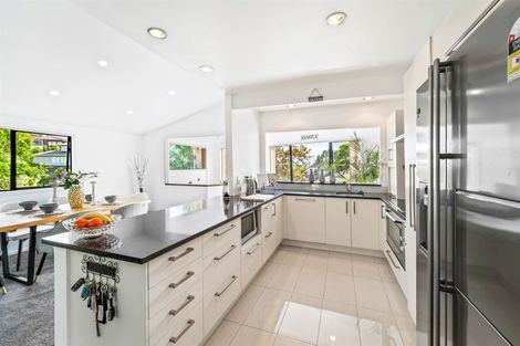 Photo of property in 10 Penguin Drive, Murrays Bay, Auckland, 0630