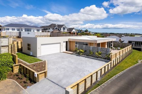 Photo of property in 9a Lemont Place, Westown, New Plymouth, 4310