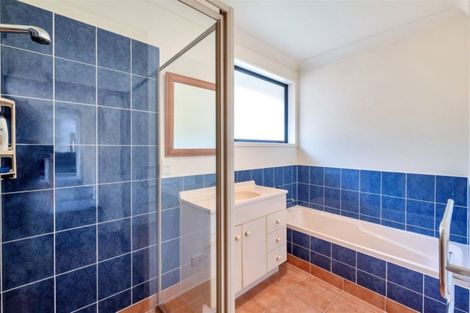 Photo of property in 1 Highfields Terrace, Henderson, Auckland, 0612