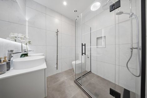 Photo of property in 2e Rangitoto Terrace, Milford, Auckland, 0620