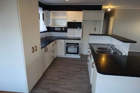 Photo of property in 28 Beauchamp Drive, Massey, Auckland, 0614