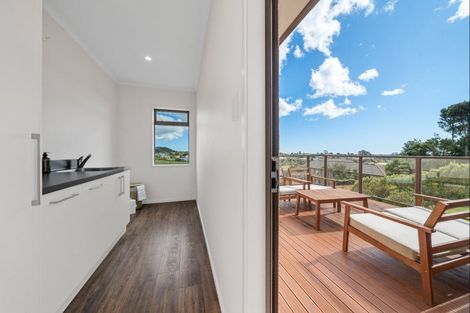 Photo of property in 5b Tupuhi Place, Highlands Park, New Plymouth, 4312