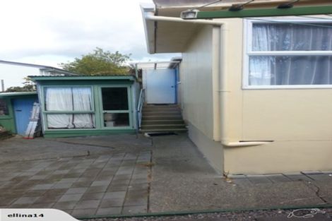 Photo of property in 2/47 Greenslade Crescent, Northcote, Auckland, 0627