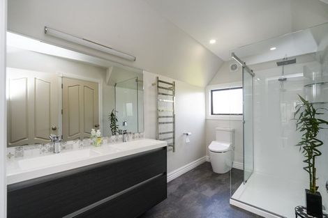 Photo of property in 21 Springdale Grove, Fitzherbert, Palmerston North, 4410