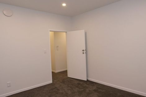 Photo of property in 70 Kelburn Parade, Kelburn, Wellington, 6012