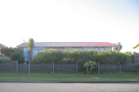 Photo of property in 126 Gloaming Hill, Titahi Bay, Porirua, 5022
