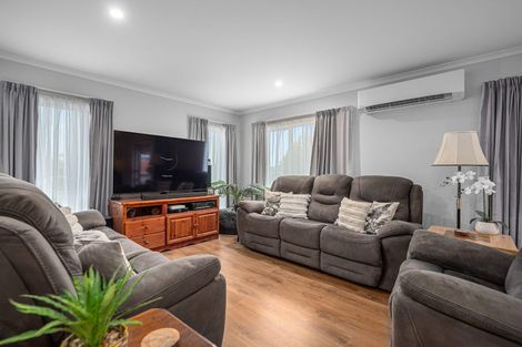 Photo of property in 5 Minerva Avenue, Helensville, 0800