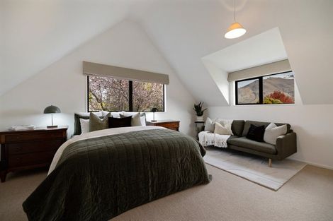 Photo of property in 14 Oregon Drive, Kelvin Heights, Queenstown, 9300