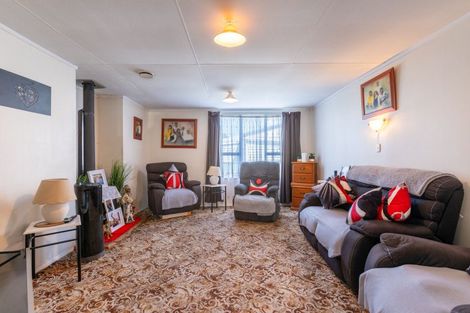 Photo of property in 2 Gladstone Street, Dannevirke, 4930