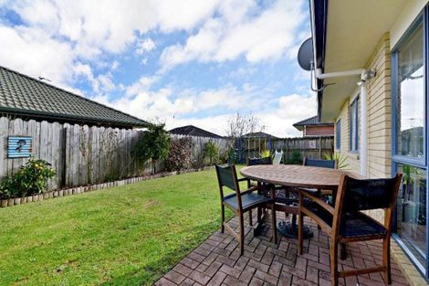 Photo of property in 16 Carisbrook Crescent, Papakura, 2110