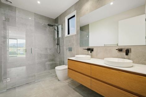 Photo of property in 33 Obelisk Street, Wanaka, 9305