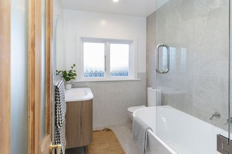 Photo of property in 142 North Avon Road, Richmond, Christchurch, 8013
